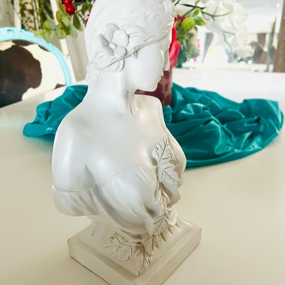 White Goddess Head - Picture 5 of 5